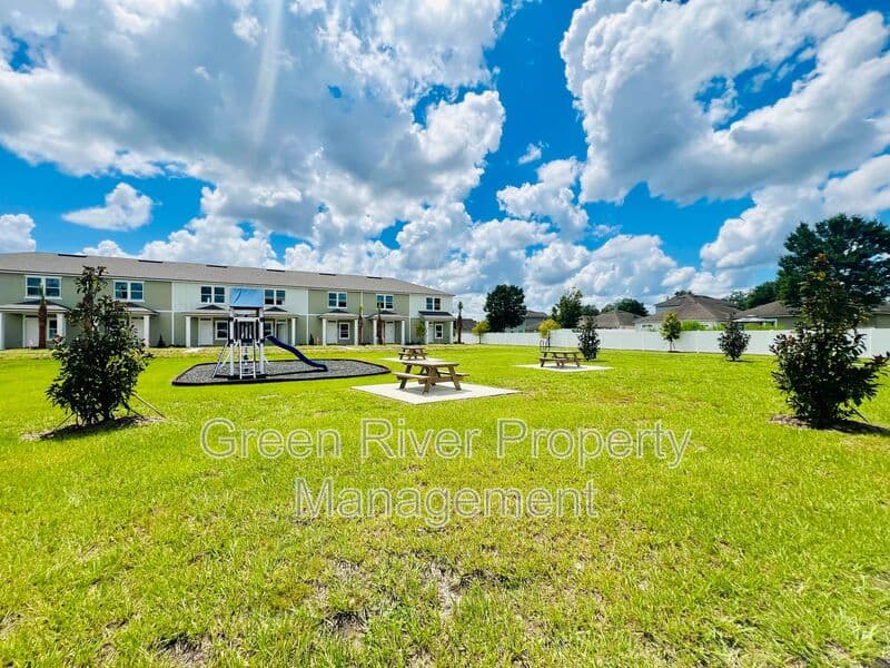 Middleburg House: 827 Rivertree Place