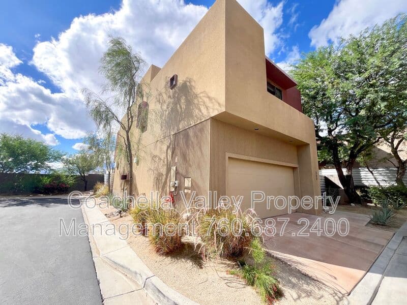Palm Springs House: 353 Cheryl Dr