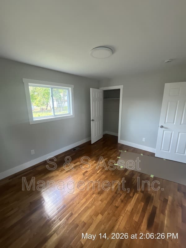 Lansing House: 4106 Stillwell Avenue