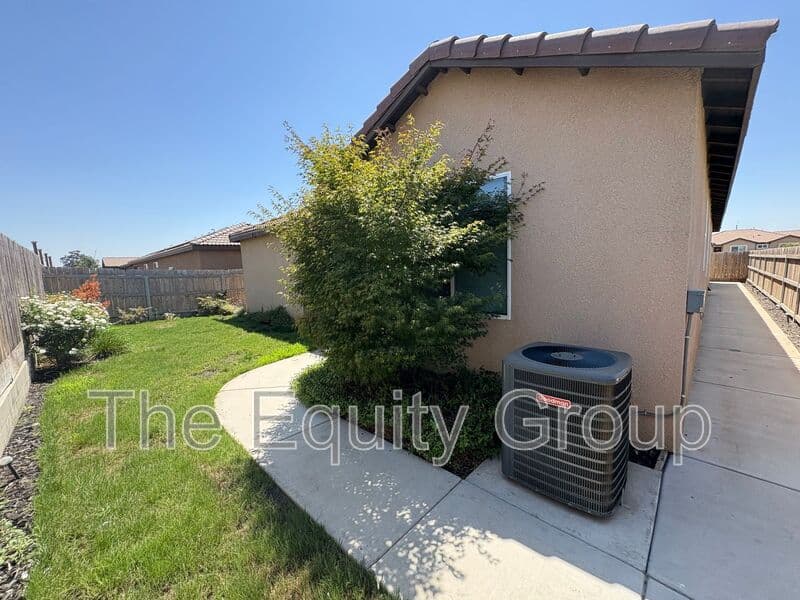 Tulare House: 3272 Manchester St