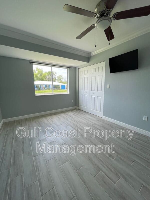 North Port House: 3365 Avanti Circle