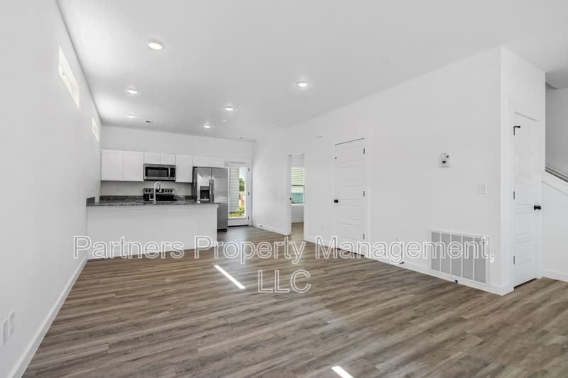 Centerton House: 881 Ventnor Avenue