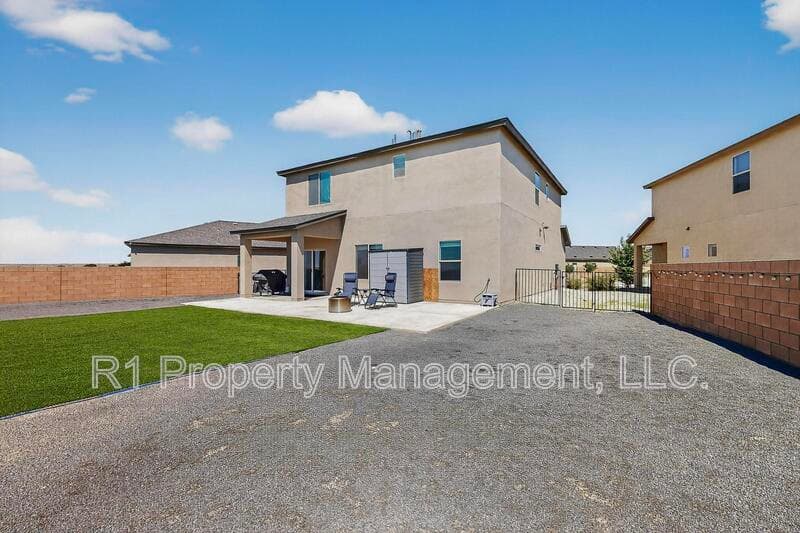 Rio Rancho House: 108 Hue Street