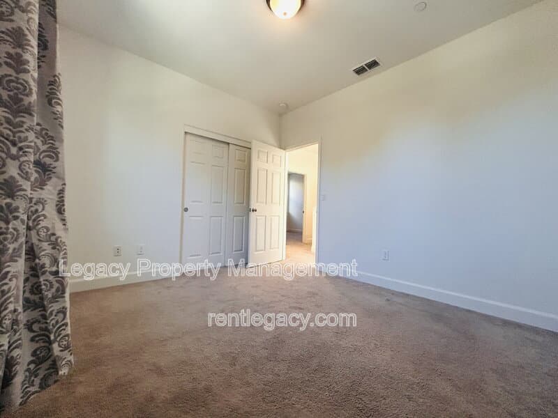 Vacaville House: 320 Fruitvale Rd