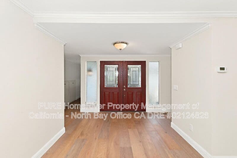 Santa Rosa House: 320 Oak Leaf Cir