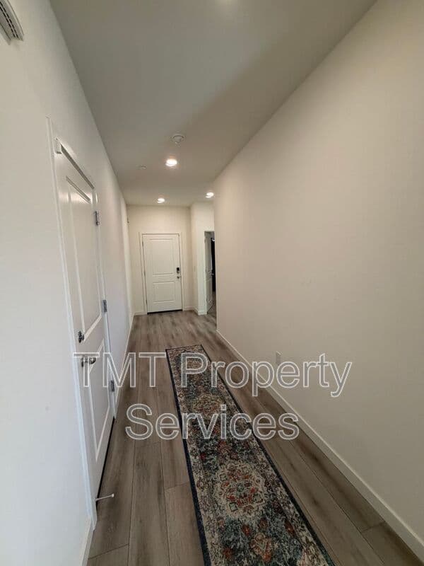 Dixon House: 1705 Orchid Avenue