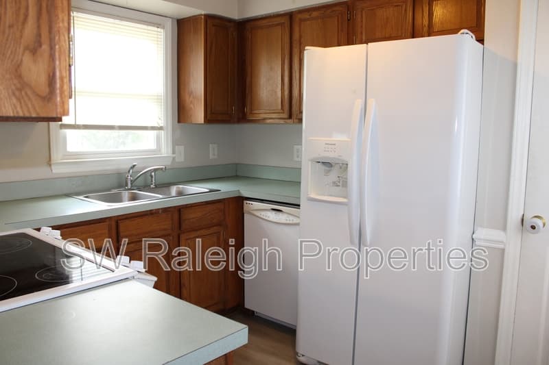 Fuquay-Varina House: 1400 Squire Ridge Drive