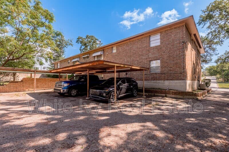 Huntsville Condo: 818 University Ave