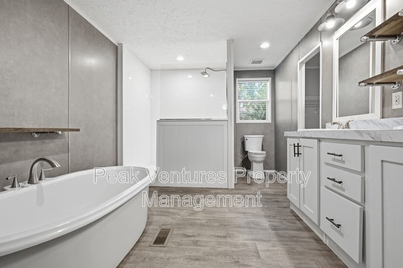 Rutherfordton House: 181 Youngs Dr