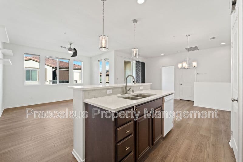 Chula Vista Townhome: 1710 Signature Pl