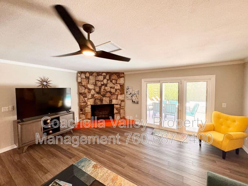 Palm Springs House: 2004 N San Antonio Rd