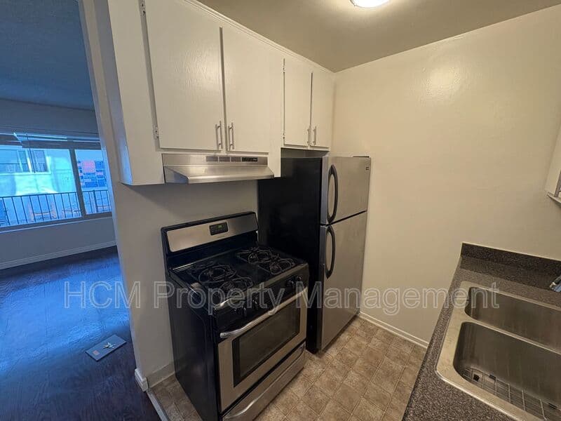 Santa Monica House: 2928 4th St