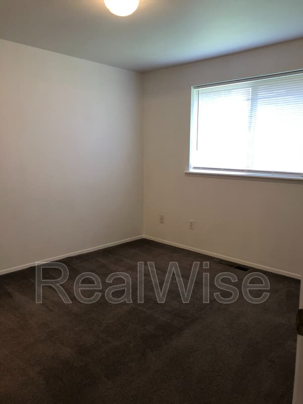 Redmond House: 1914 NW Elm Ave