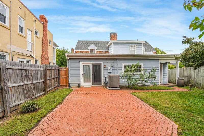 Fredericksburg House: 708 Kenmore Ave