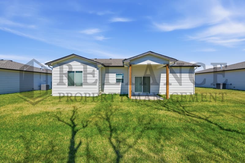 Valley Center House: 501 E Elmwood St