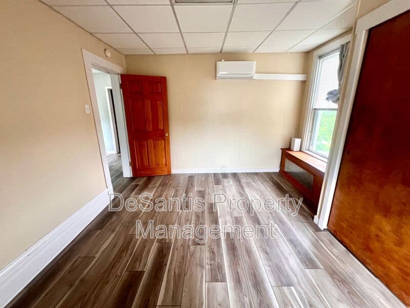 Ingram Condo: 1632 E Steuben Street