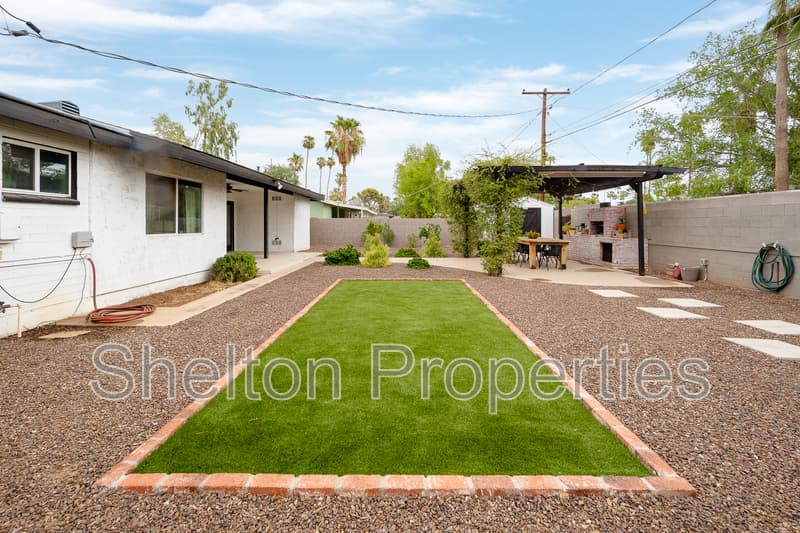 Phoenix House: 1731 W Highland Ave