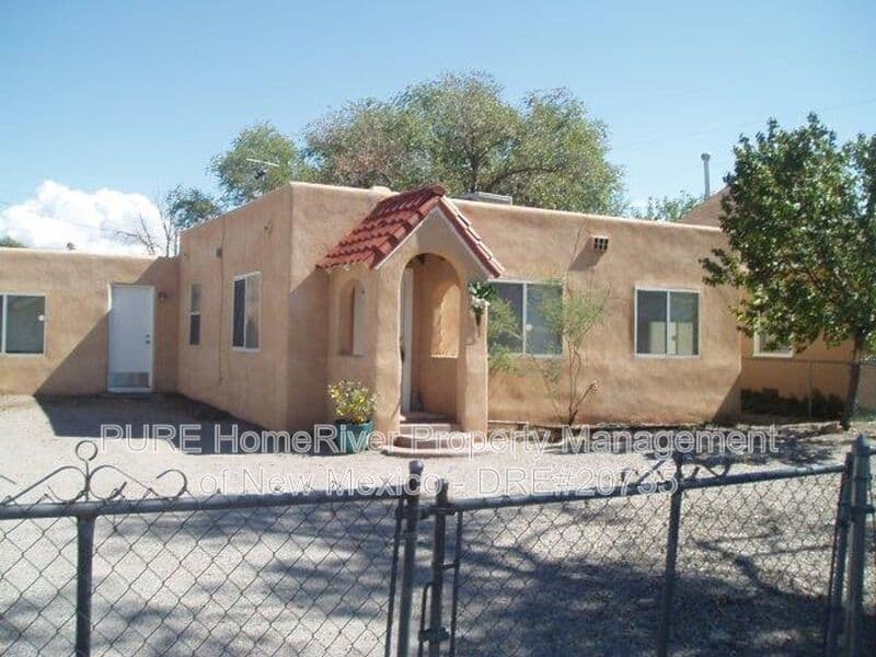 Albuquerque House: 418 Cornell SE