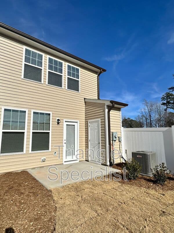 Clayton House: 52 Lavender Lane