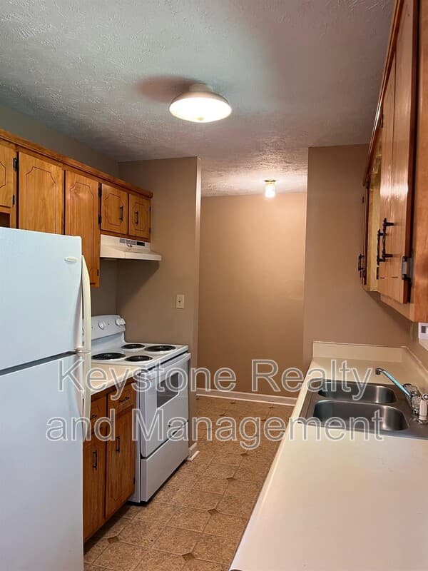 Oak Grove House: 665 Artic Avenue