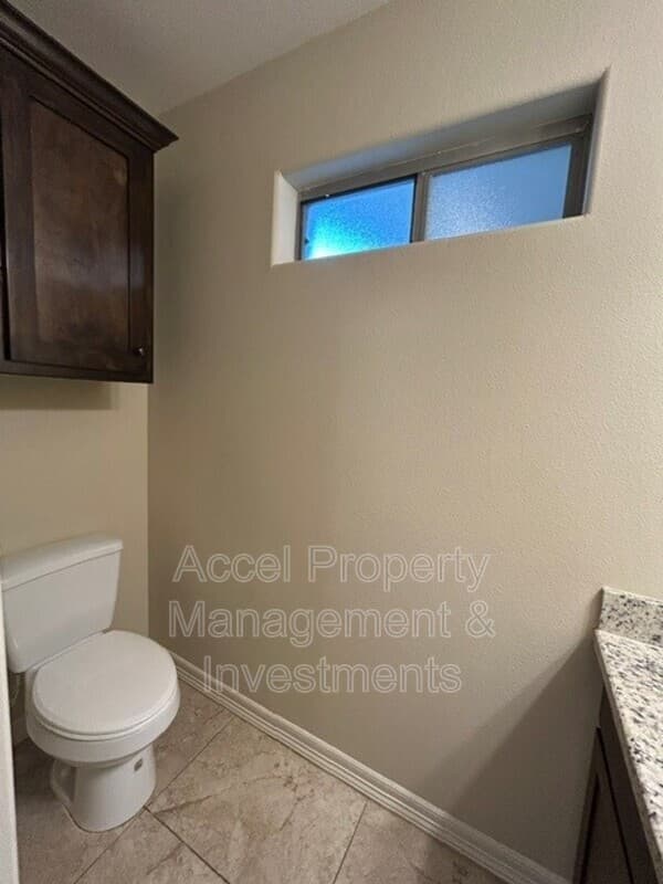 Alton Condo: 2603 E. Eisenhower