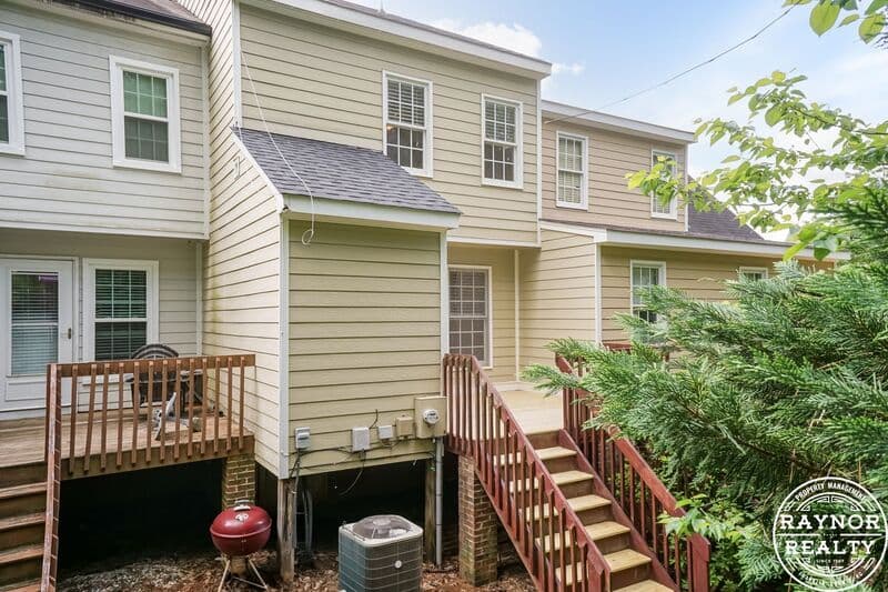 Wake Forest House: 1022 S Main St