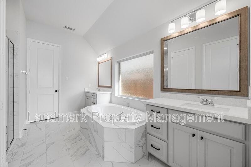 Mansfield House: 1822 Buckeye Lane