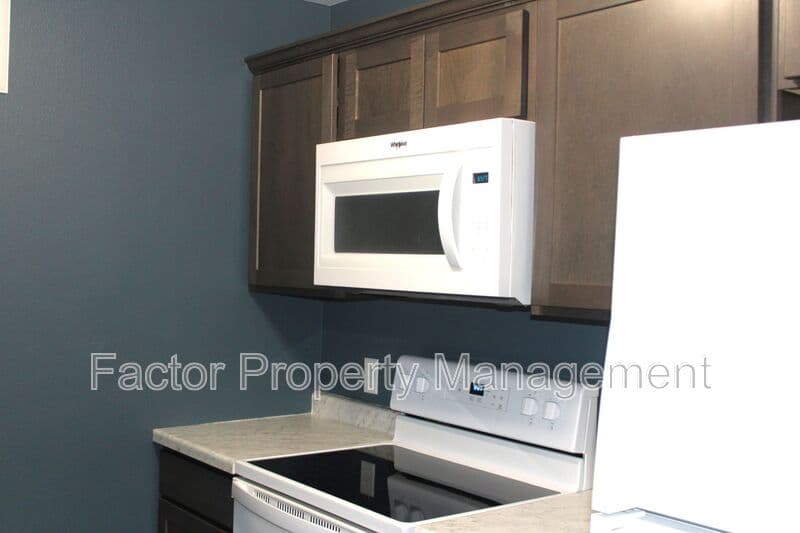 Belle Plaine Condo: 561 Elk Street South