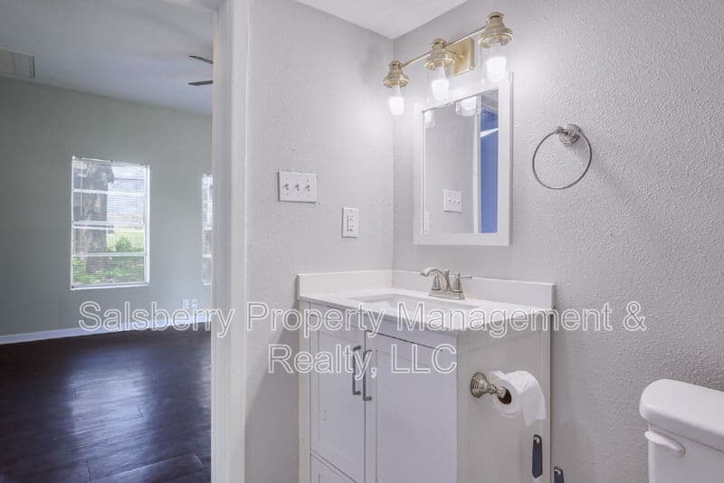 Weatherford House: 107 Windsor Court