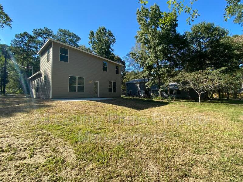 Montgomery House: 15860 Pecan Drive