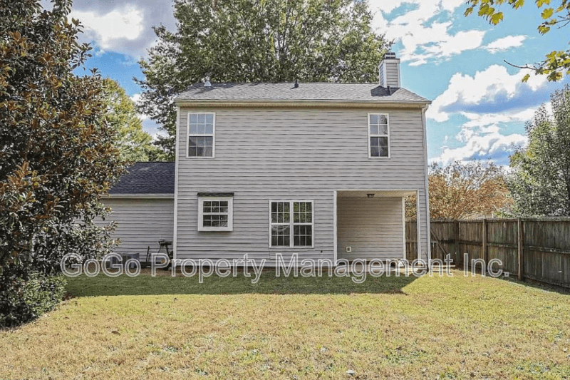 Simpsonville House: 105 Fairview Lake Way