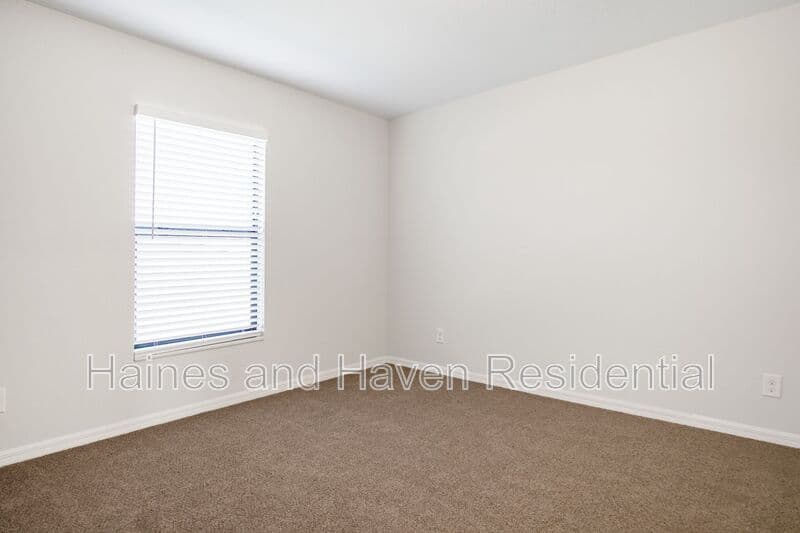 Dundee House: 1503 Swan Lake Cir