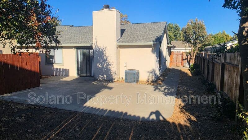 Vacaville House: 376 Marna Dr.