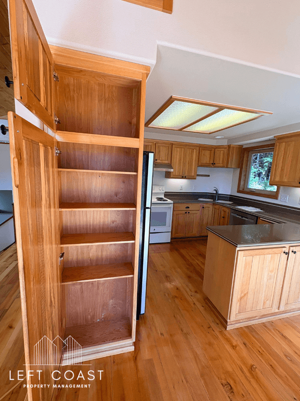Waldport House: 7205 Southwest Burl Drive