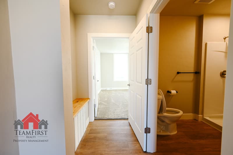 Black Creek Condo: 205 North Maple Street - 102