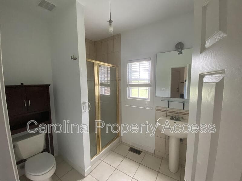 Raleigh House: 1021 Rolling Farm Drive