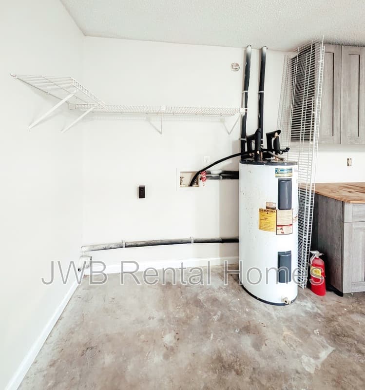Jacksonville House: 2284 Destine Ln