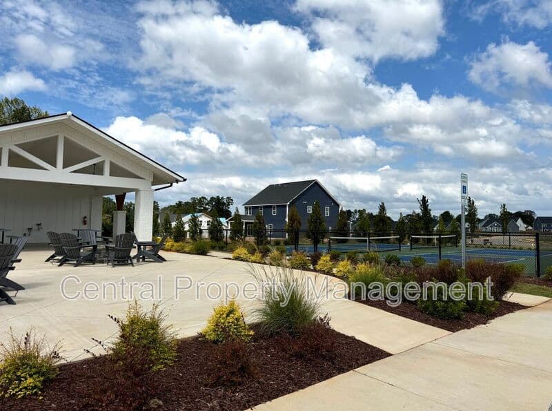 Greenville House: 165 Sarnesfield Way