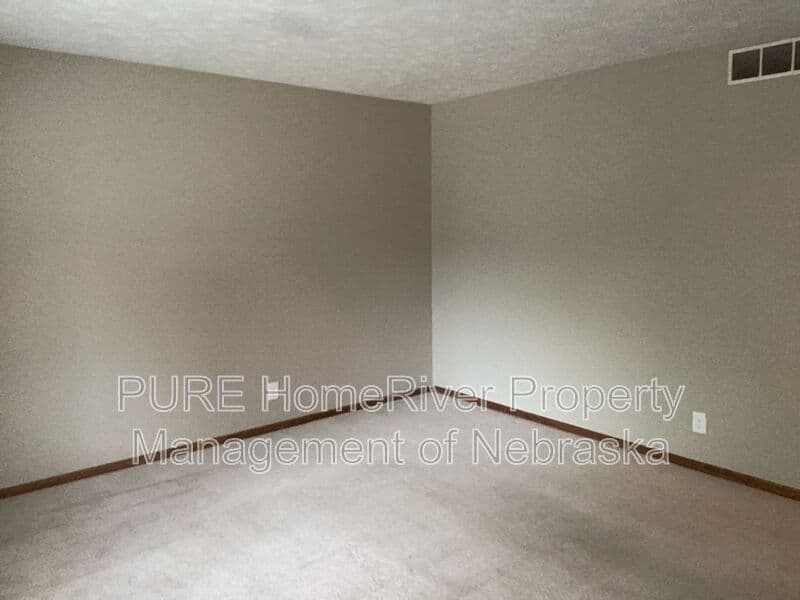 Ralston House: 6723 Woodbine Cir