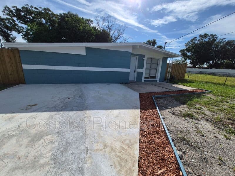 Tampa House: 3205 N 47th St