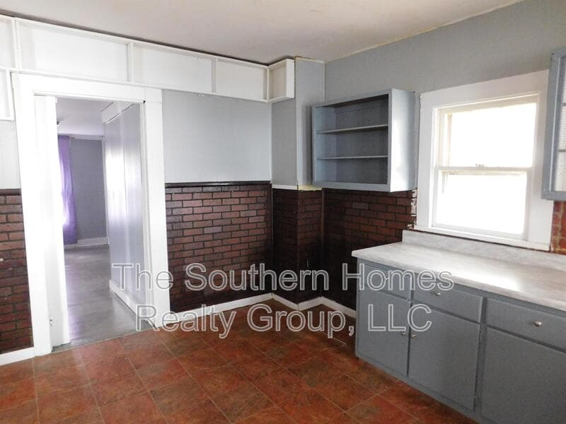 Sweetwater House: 1402 Broad Street