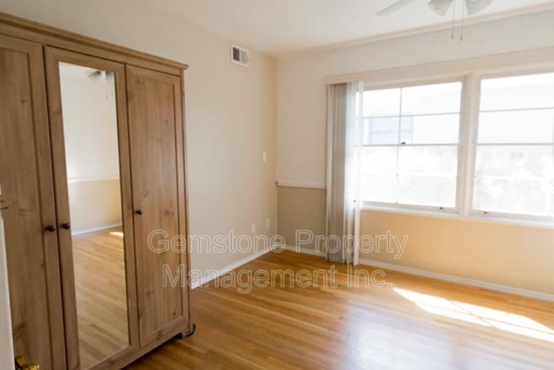 San Diego House: 4947 63rd St