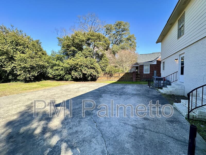 Columbia Condo: 2405 Duncan Street