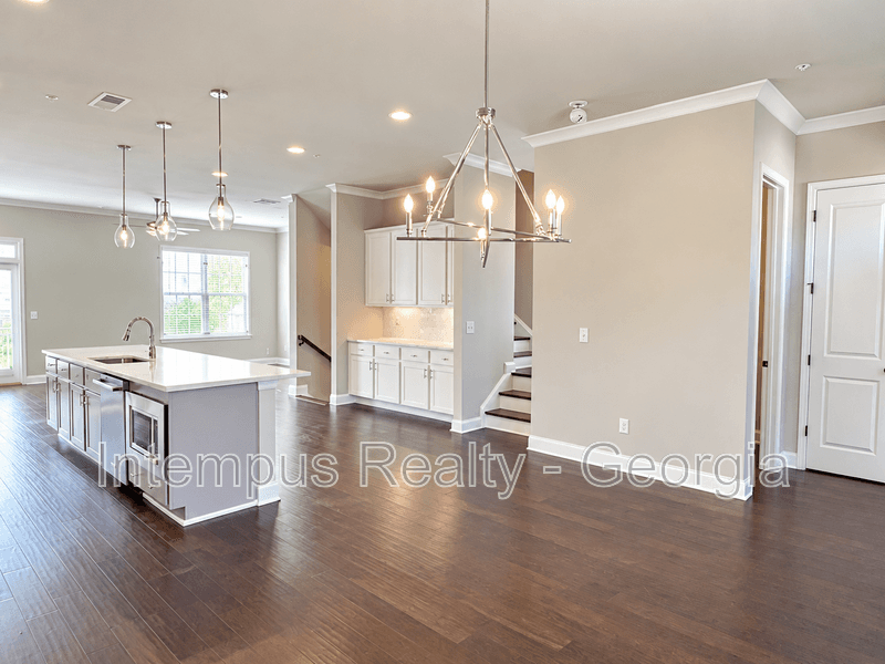 Smyrna House: 1260 Stone Castle Cir SE