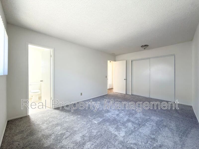 Vista Condo: 259 Alestar Street