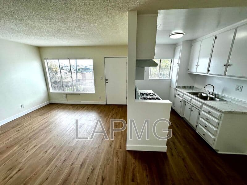 Los Angeles House: 1915 W 22nd St.