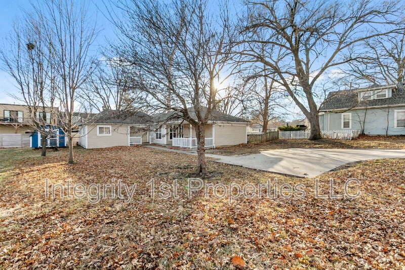 Shawnee House: 11221 West 59th Terrace