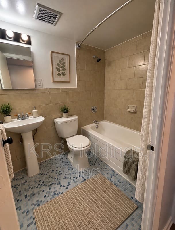 Richmond Condo: 311 W Franklin street Apt 1002