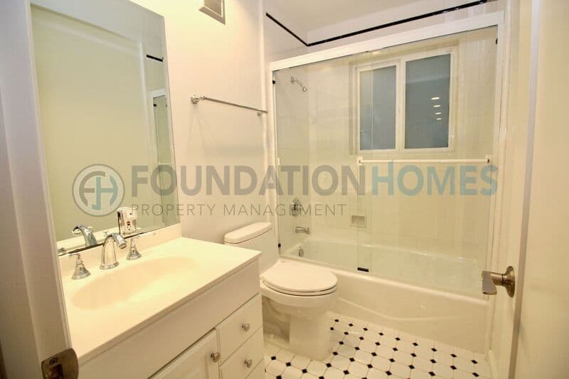 Kentfield House: 309 Crown Rd