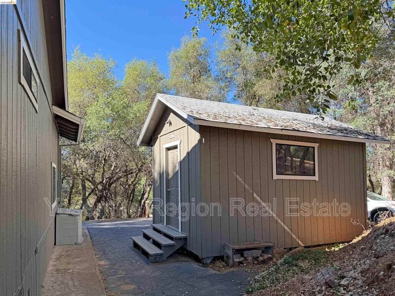 Groveland House: 20790 Ferretti Road